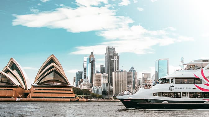 50 best things to do in Sydney covering Harbour, beaches, nature, and nightlife