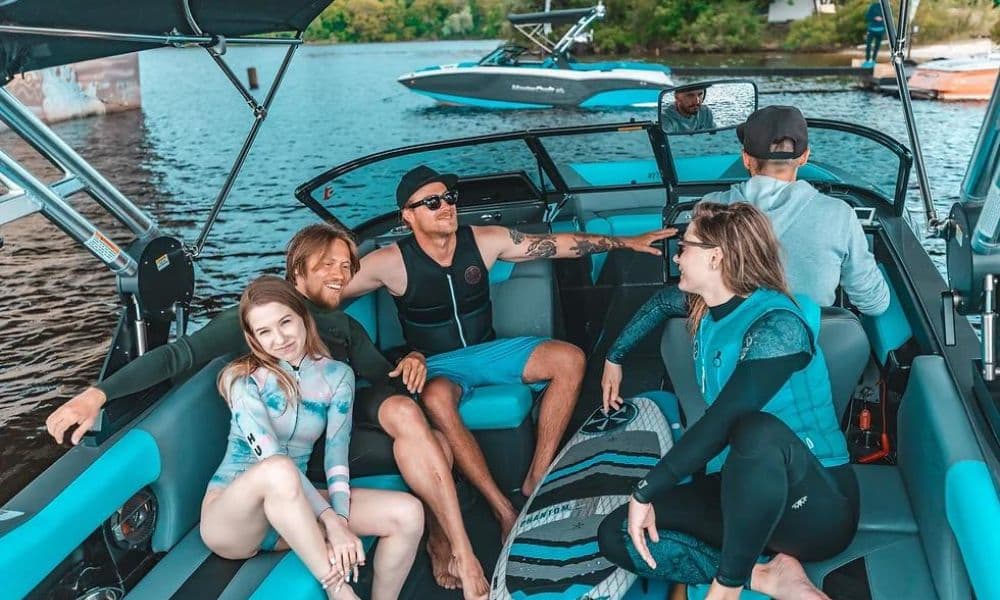 Sydney Wakesurfing Lessons in Middle Harbour