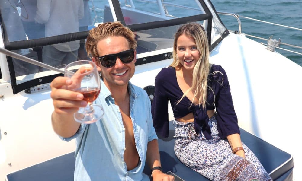 Harbour Highlights & Aussie Bites Catamaran Cruise - 60 Minutes