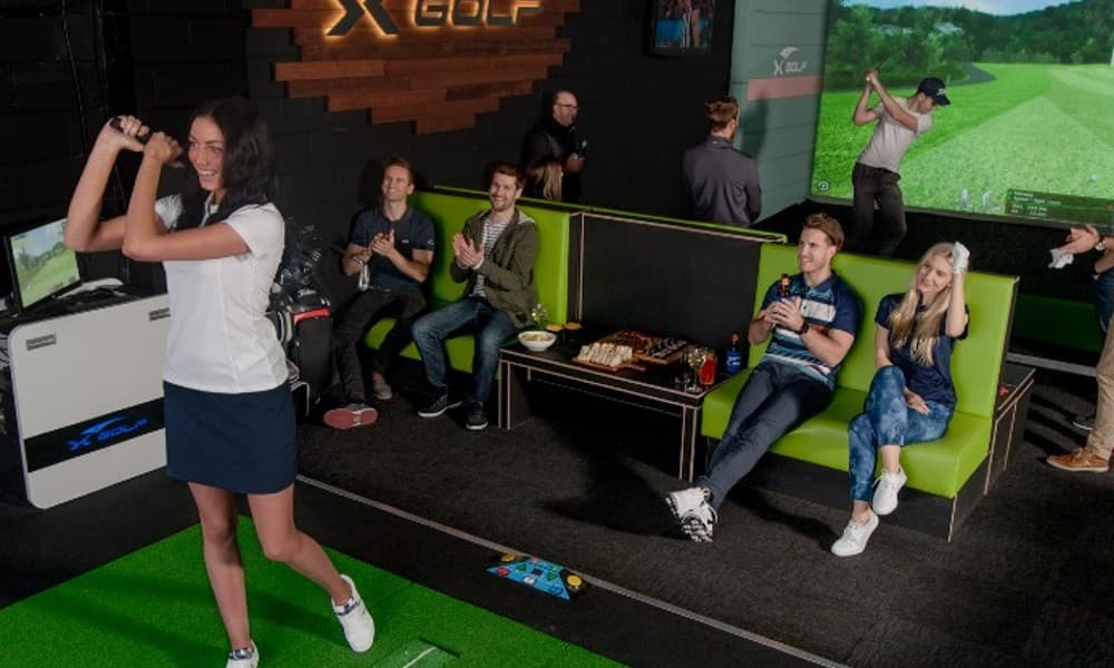 Indoor Golf Simulator with Pizza and Drink - For up to 4