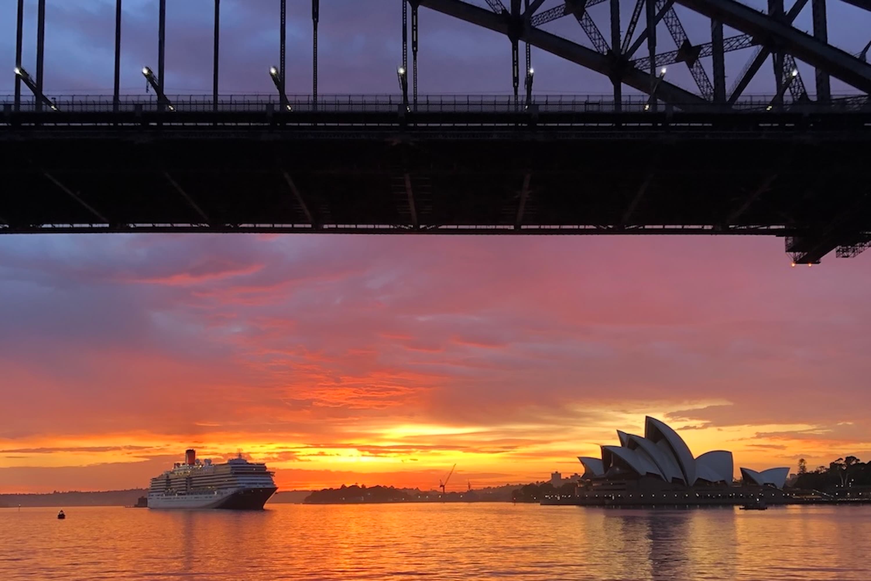 Golden Glow Sunset Sydney Harbour Cruise - 90 Minutes